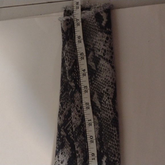 PAIGE Snakeskin hoxton slim Jeans size 29 raw him - Picture 8 of 12